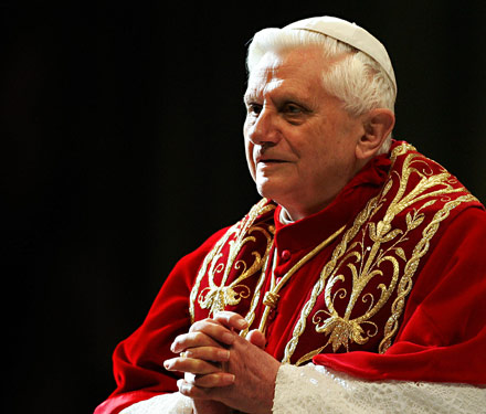 Papa Benedict al XVI-lea demisioneaza!